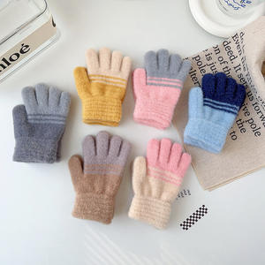 Manoplas de Invierno para Niños de 2 a 6 Años Lindos Guantes de Jardín de Infancia para Niños y Niñas a la Moda de Punto a Rayas Cálidos y Esponjosos - Product Image 2