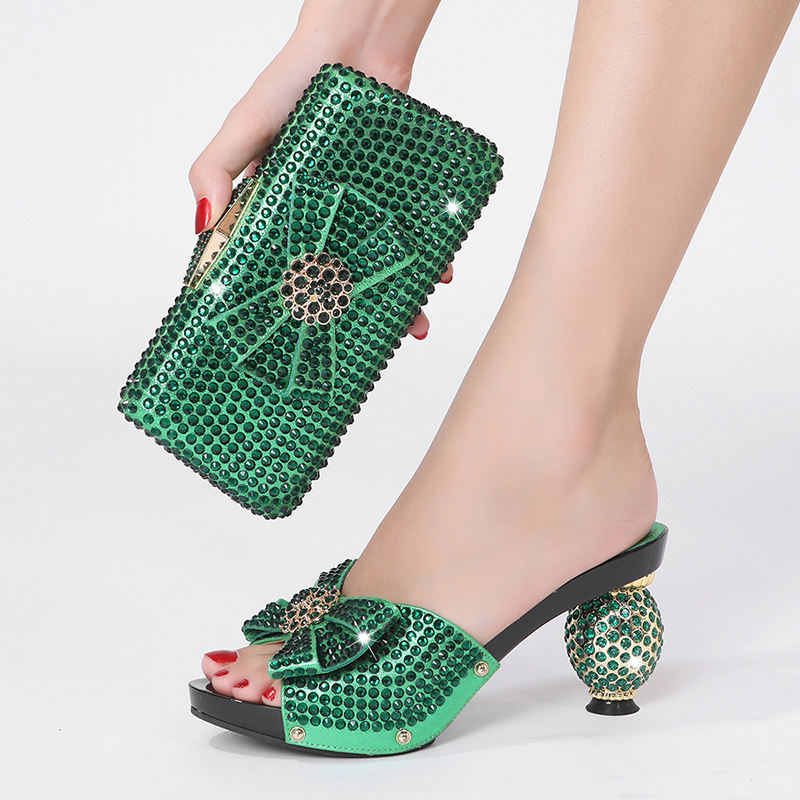 สีเขียว