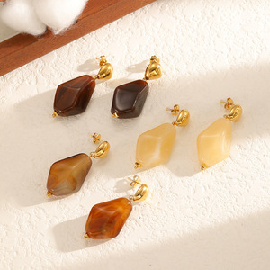 Boucles d'oreilles clous géométriques en résine, plaqué or 18 carats, acier inoxydable, élégantes, polyvalentes, inaltérables, bijoux de mode - Product Image 1