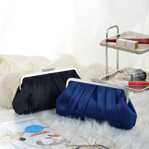 Sac à bandoulière plissé en satin écologique en cuir véritable pour femme, petit sac de soirée carré élégant pour le dropshipping - Product Image 1