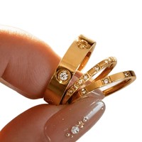 Set Cincin TikTok Populer 3Pcs Bahan Stainless Steel Lapis Emas 18K, Cincin Clover Berkilau Berbagai Ukuran untuk Wanita, Pasokan Langsung Pabrik