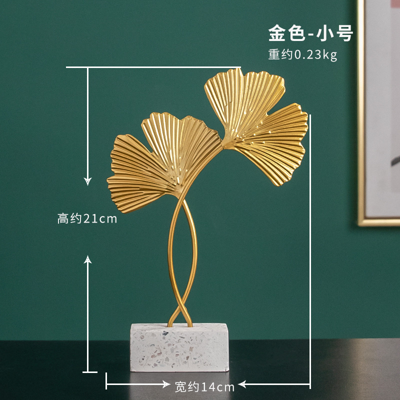 Piccolo ornamento a forma di foglia di ginkgo