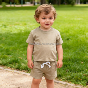 Set di abbigliamento estivo per bambini con Logo personalizzato t-shirt e <span class=keywords><strong>pantaloncini</strong></span> in cotone Casual 2 pezzi set di abbigliamento per ragazzi all'ingrosso - Product Image 4