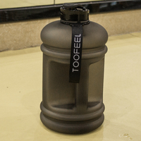 Bouteille d'eau en plastique d'un demi-gallon pour usage au bureau, imprimée, sans BPA, personnalisable, shaker sport en plastique givré