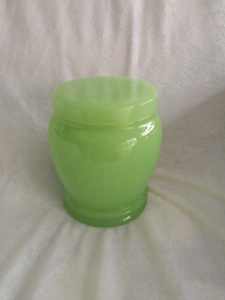 โกศใส่เถ้าเผาหินเทียมขัดเงาสีเขียวบริสุทธิ์แบบกำหนดเอง - Product Image 6