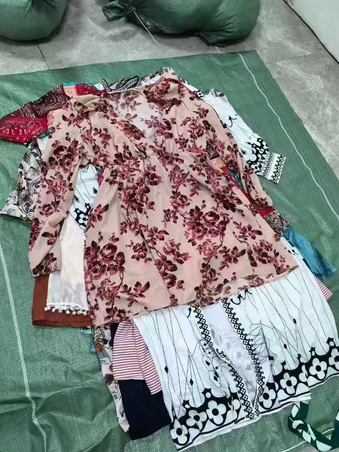 2025 Mixed Women Kids Lovitoes Sheining Dress Bales Brand New Bulk Clothes Wholesale Supplier