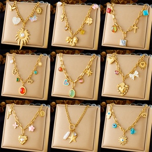 Collar de Moda con Colgante Grande en Forma de Corazón Espiral, Cristal, Mariposa, Flor, Múltiples Elementos, Joyería de Oro de 18K - Product Image 2