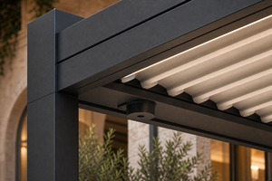 Pergola haut de gamme RKOVE RK-S3 en aluminium, toit rétractable robuste et résistant aux intempéries avec éclairage LED d'ambiance et écran d'intimité - Product Image 2
