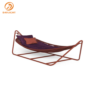 <span class=keywords><strong>Lit</strong></span> <span class=keywords><strong>de</strong></span> repos <span class=keywords><strong>suspendu</strong></span> moderne pour extérieur, structure métallique couleur sable avec coussin matelassé pour patio et bord <span class=keywords><strong>de</strong></span> piscine - Product Image 5