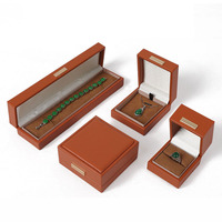 Boîtes cadeaux magnétiques personnalisées en gros, boîtes à couvercle en cuir avec inserts en mousse de velours pour l'emballage de bijoux