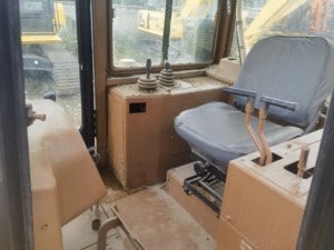 Bulldozer sur chenilles CAT D6G, moteur puissant, engin de terrassement lourd pour chantier de construction - Product Image 5
