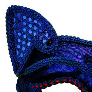 Gato de Lentejuelas Azules con Nariz de Corazón Rojo y Pedrería, Máscara Gótica de Gato Azul Brillante con Detalles Rojos - Product Image 3