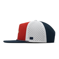 Gorra de Béisbol Personalizada de 5 Paneles con Visera Plana, Perforada con Láser para Mayor Estilo, de Secado Rápido, Impermeable, con Logotipo Bordado, 100% Poliéster