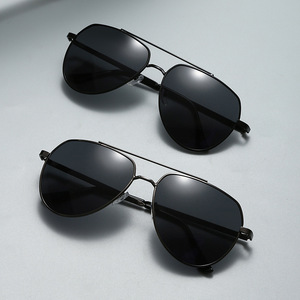 Gafas de Sol Aviador para Hombre, Montura Metálica, Protección UV400, Lentes Categoría 1, para Viajes y Fiestas - Product Image 1
