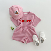 Ensemble pour bébé et tout-petit de style coréen Angou, nouvelle arrivée estivale, garçons et filles, haut en gaufre mignon brodé + short uni