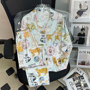 <span class=keywords><strong>Netflix</strong></span> Hot Cartoon Animal Printing Ladies Homewear Spring Thin Section se puede usar fuera de los pantalones de manga larga de seda de hielo - Product Image 2