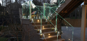 Balustrade en verre sans cadre à éclairage LED ST: Transformez les paysages nocturnes pour les terrasses, les balcons et les piscines - Product Image 2