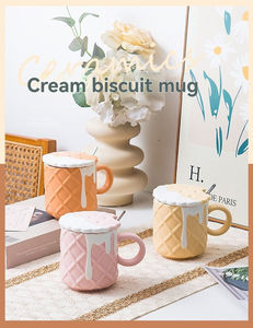 Mug à café en porcelaine crème avec couvercle et cuillère 420 ml, design écologique - Product Image 2
