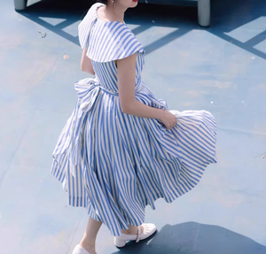 봄과 여름 신상품 프론트 버튼 다운 허리 여성용 민소매 린넨 스트라이프 우아한 스트리트웨어 캐주얼 미디 원피스 - Product Image 2