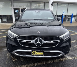 <span class=keywords><strong>Mercedes</strong></span>-Benz <span class=keywords><strong>GLC</strong></span> 300 4MATIC AWD 2024 d'occasion, couleur foncée, sièges en cuir, démarrage à distance, Bluetooth, régulateur de vitesse adaptatif, écran tactile, boîte automatique, toit ouvrant R17 - Product Image 1