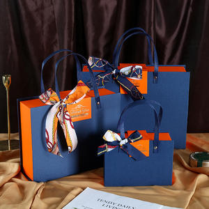 Caja de Regalo de Cartón Ecológica de Alta Gama con Asas y Logotipo Personalizado para Empaque de Ropa de Lujo - Product Image 2