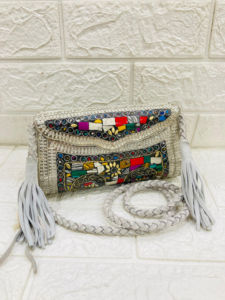 Embrague de mosaico de metal nupcial de diseñador exquisitamente hecho a mano hecho en La India, una opción elegante para damas en fiestas nocturnas - Product Image 4