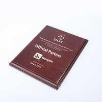 Trophée en cristal écologique de style sportif avec plaque circulaire et base en bois, design vierge pour personnalisation, pour récompenses et reconnaissance