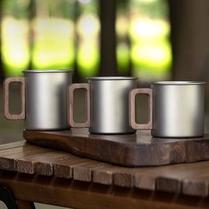 Mug de <span class=keywords><strong>camping</strong></span> en titane pur d'extérieur avec poignée en <span class=keywords><strong>bois</strong></span>, design portable anti-brûlure - Product Image 3