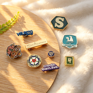 Broche personnalisée en alliage de zinc avec logo, accessoire de bijouterie, cristal et perle, vente en gros d'usine pour manteau, chapeau, sac, costume, OEM ODM, faible MOQ - Product Image 6