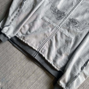 Sweat à capuche zippé intégral surdimensionné pour homme, en molleton épais gris délavé style vintage, avec impression DTG graphique - Product Image 3