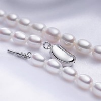 Ensemble de bijoux en perles, collier, bracelet, boucles d'oreilles, perles de riz d'eau douce 7-8 mm, argent 925, boîte en velours, luxe, vente en gros, sur mesure