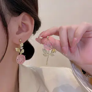 2023 New Pink Rose Flower Earrings Romantic Asymmetry Handmade Women Girl Acrylic Gold Plated Stud Earring Wedding Party Jewelry