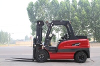 Chariot élévateur électrique Solreign CPD 5T avec batterie lithium-ion, capacité 5T, moteur AC, freinage régénératif, certifié CE, prêt pour la manutention en entrepôt frigorifique
