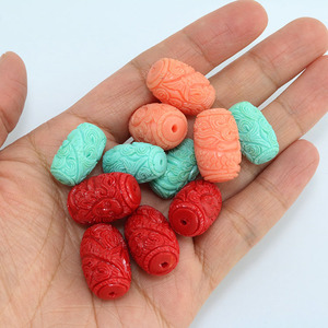 Cuentas focales <span class=keywords><strong>de</strong></span> resina talladas a mano, color rosa coral, con forma <span class=keywords><strong>de</strong></span> barril, modelo GP0832 - Product Image 1
