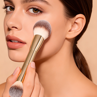 Ensemble de 15 pinceaux de maquillage professionnels pour le visage avec poils synthétiques, pinceaux plats, manche en métal doré, étui de voyage et houppettes à poudre