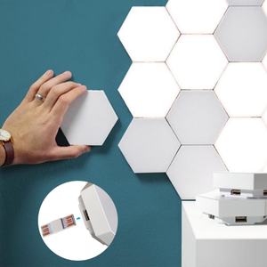 Lámpara de Pared Inteligente Creativa y Extraíble, Modular Quantum, Geometría Hexagonal, Diseño de Panal de Abeja, Luz Nocturna LED Blanca - Product Image 3
