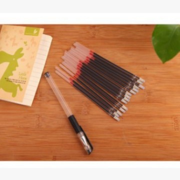 The free gift set of gel pens has a random design.