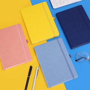 A6 Cuaderno de cuero PU con logotipo personalizado Vintage cubierta suave con puntos en blanco Pagev con portalápices - Product Image 1