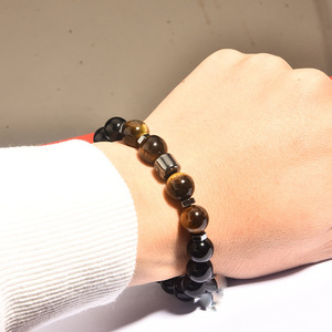 Vente en gros de nouveaux bijoux Oeil de tigre Bracelet de perles noires brillantes, Bracelet perlé universel en acier inoxydable pour hommes et femmes - Product Image 5