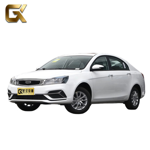 Auténtico Emgrand 2018 <span class=keywords><strong>de</strong></span> segunda mano, homologación VI, automático, volante a la izquierda, neumáticos R15, portaequipajes metálico, asientos <span class=keywords><strong>de</strong></span> tela. - Product Image 1