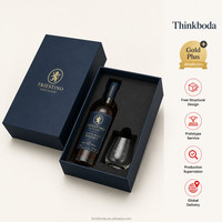 Coffret Cadeau Whisky Professionnel Bleu Marine avec Logo Lion Doré, Bouteille Single Malt et Verre, Insert en Mousse Personnalisé – Édition Maître