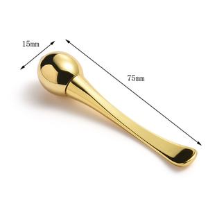 Applicateur de crème pour les yeux en or personnalisé avec nom, rouleau de massage pour le visage - Product Image 3