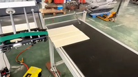 Machine de collage de feuilles d'extrémité haute vitesse avec capteur optique et bras de transfert à pince
