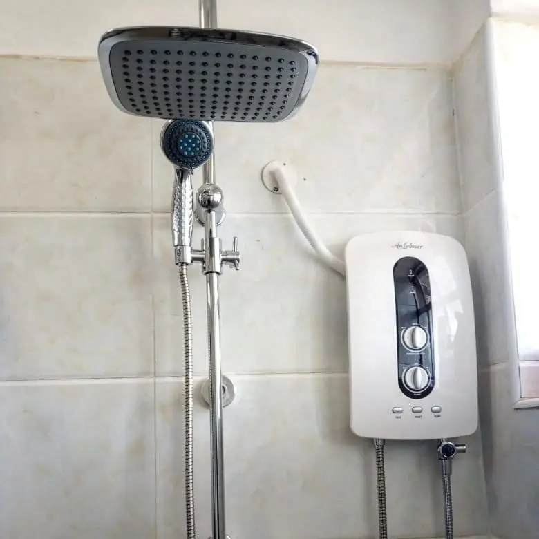 Mini chauffe-douche électrique mural avec pompe à pression chauffe-eau pour douche à effet pluie