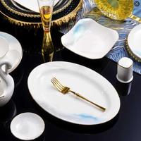 Service de table en porcelaine fine à motif marbré bleu et blanc avec bordure dorée, vaisselle élégante en céramique pour la maison, les mariages et les banquets