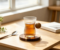 Mug à café Wuso en verre borosilicate à nervures verticales, poignée en boule de bois, forme sablier rayée, capacité 220 ml, pour thé