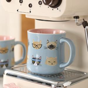 Mug en céramique de porcelaine à motif de chat de dessin animé mignon, fabriqué en Chine, directement de l'usine - Réutilisable, certifié alimentaire, cadeau d'affaires, compatible micro-ondes et lave-vaisselle - Product Image 2