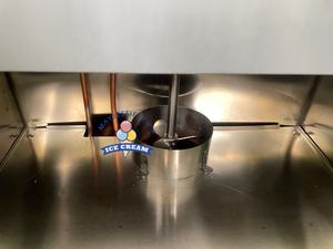 Machine de scellage automatique rotative pour coupelles <span class=keywords><strong>Calippo</strong></span> et bâtonnets de glace, machine d'emballage de cornets de crème glacée pour boissons et eau pure, haute productivité - Product Image 4