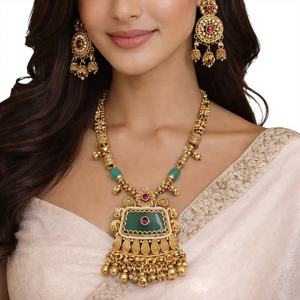 Conjunto de Collar y Pendientes Étnicos del Sur de la India con Latón Chapado en Oro y Colgante de Perlas para Bodas, Compromisos y Regalos - Product Image 1