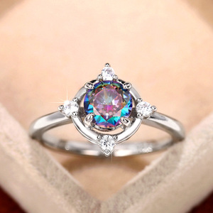 Anello a corona con sfumature colorate per donna, elegante gioiello da dito in stile principessa - Product Image 1